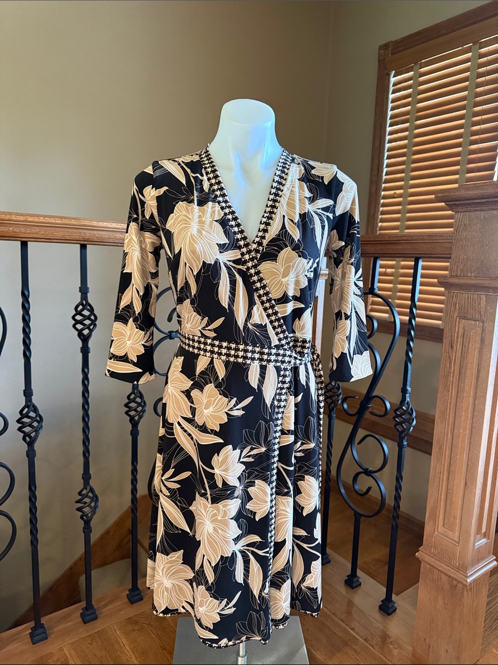 White house Black Market reversible belted dress